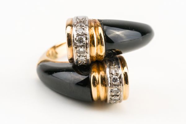 A GOLD, DIAMOND AND BLACK ONYX RING