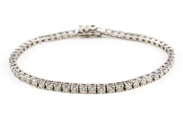 A DIAMOND LINE BRACELET (2)