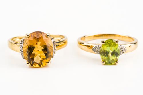AN 18CT GOLD AND GEM SET RING AND A 9CT GOLD AND GEM SET RING (2)