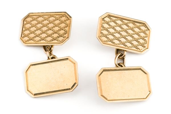 A PAIR OF 9CT GOLD CUFFLINKS