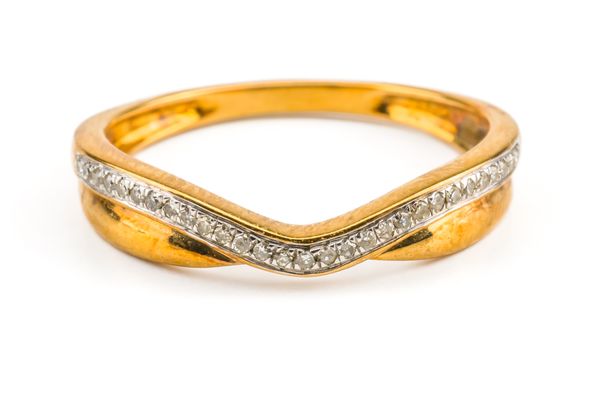 A 9CT GOLD AND DIAMOND RING