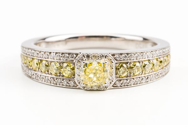 AN 18CT WHITE GOLD, DIAMOND AND YELLOW DIAMOND RING