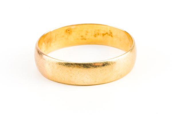 A GOLD WEDDING RING