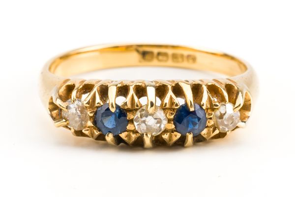 AN 18CT GOLD, SAPPHIRE AND DIAMOND FIVE STONE RING