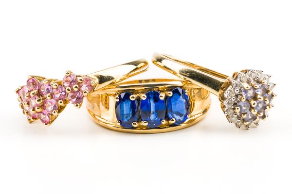 A 9CT GOLD AND SAPPHIRE THREE STONE RING AND TWO FURTHER RINGS (3)