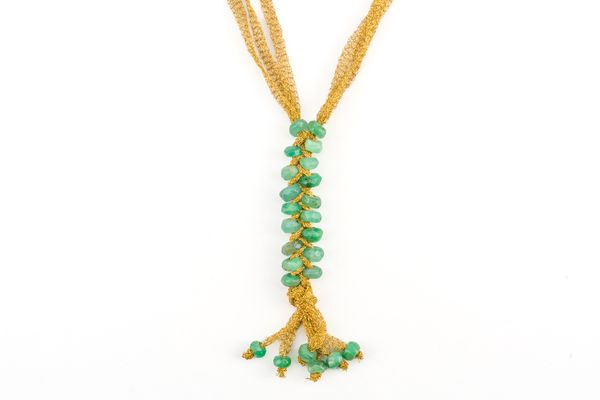 A GOLD AND PALE GREEN GEM NECKLACE