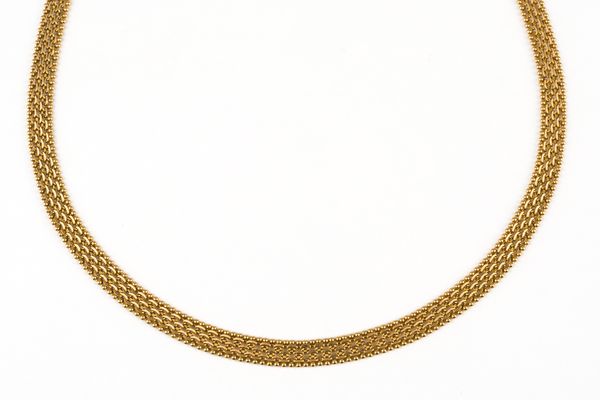 A GOLD NECKLACE