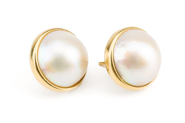 A PAIR OF GOLD AND MABE PEARL EARSTUDS