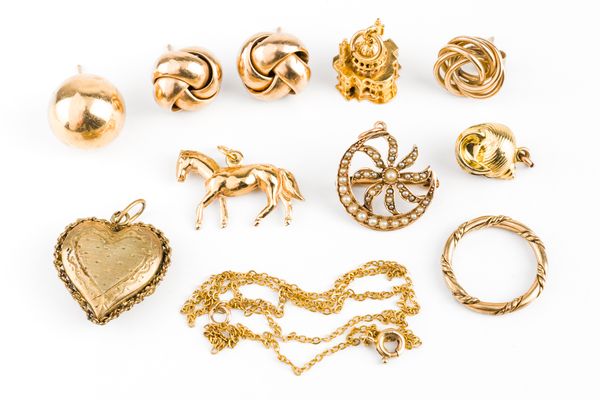 A GROUP OF MOSTLY 9CT GOLD JEWELLERY (11)