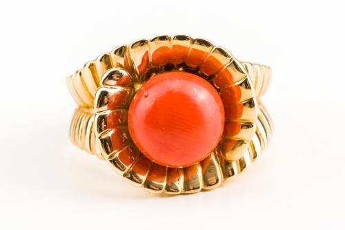 A GOLD AND CORAL RING