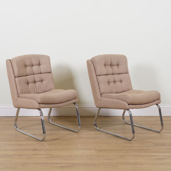 A PAIR OF MID 20TH CENTURY EASY CHAIRS (2)