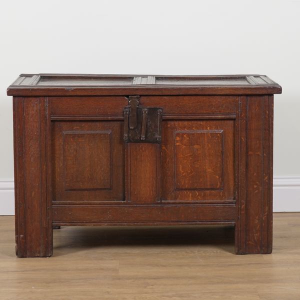 A 17TH CENTURY OAK COFFER