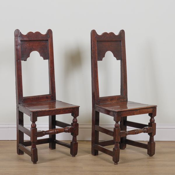 A PAIR OF 17TH CENTURY OAK SIDE CHAIRS (2)