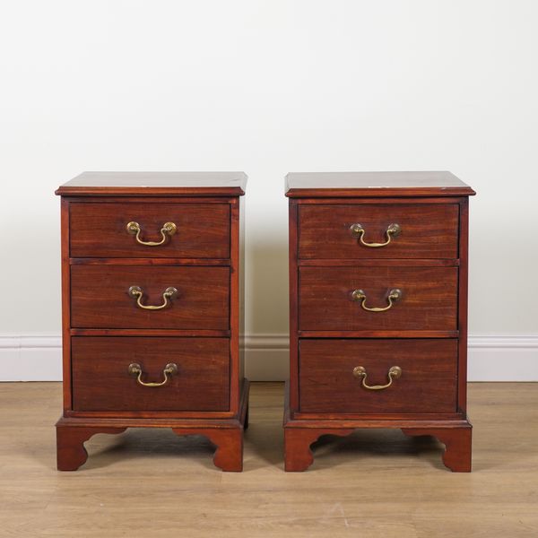 A PAIR OF MAHOGANY THREE DRAWER BEDSIDE CHESTS (2)