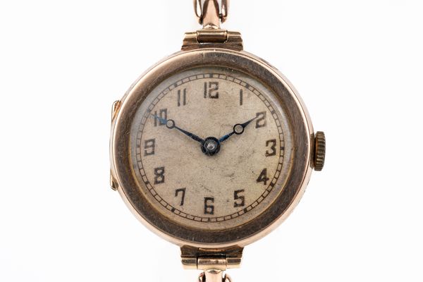 A TEXINA 9CT GOLD CIRCULAR CASED LADY'S WRISTWATCH