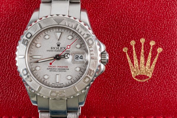 A LADIES ROLEX YACHT MASTER OYSTER PERPETUAL DATE WATCH (7)