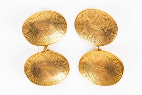 A PAIR OF GOLD CUFFLINKS