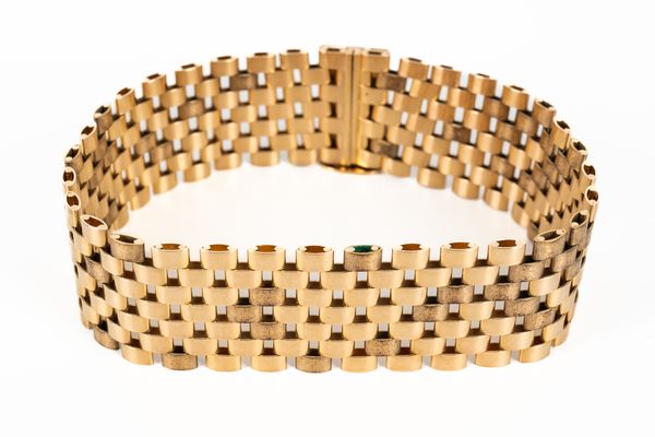 A 9CT BRICK LINK BRACELET