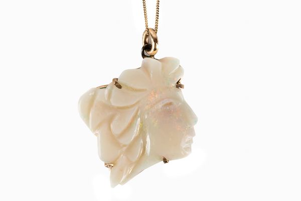 A CARVED OPAL PENDANT NECKLACE