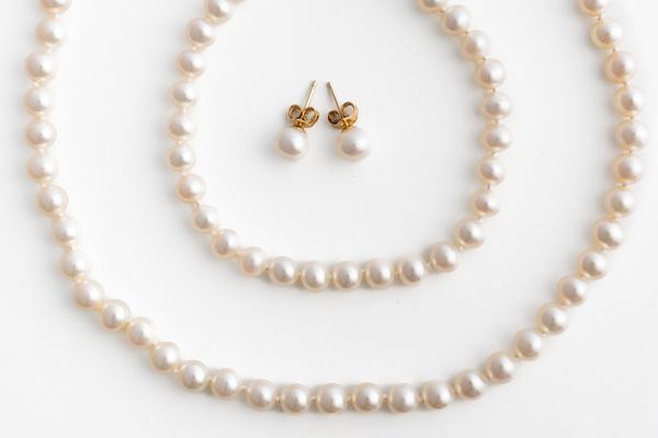 A SUITE OF CULTURED PEARL JEWELLERY (3)