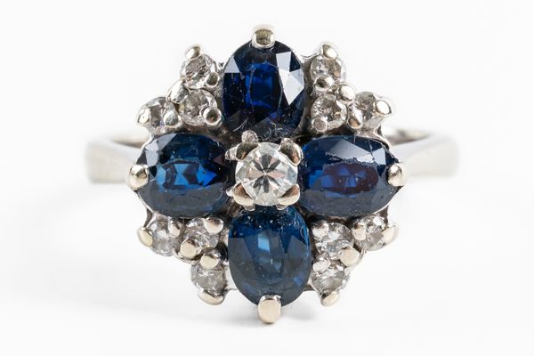 A SAPPHIRE AND DIAMOND CLUSTER RING (2)