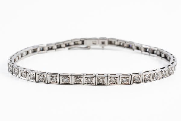 A DIAMOND LINE BRACELET (2)