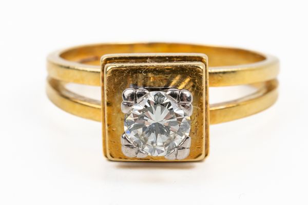 A SINGLE STONE DIAMOND RING