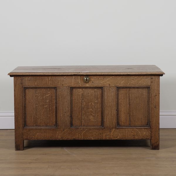 A 17TH CENTURY OAK COFFER