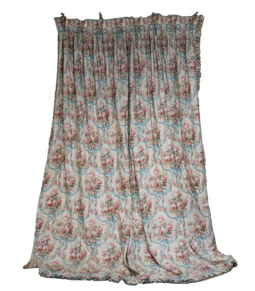 A PAIR OF WAX GLAZED COTTON FLORAL 'CHINTZ' CURTAINS, A SINGLE CURTAIN AND VARIOUS TIE BACKS (QTY)