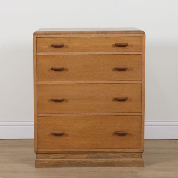 A MID 20TH CENTURY OAK CHEST OF DRAWERS