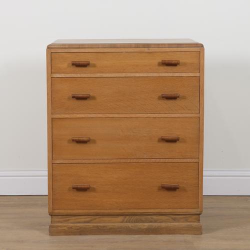 A MID 20TH CENTURY OAK CHEST OF DRAWERS