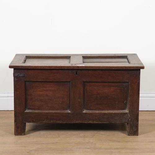 A 17TH CENTURY OAK COFFER