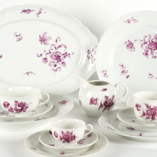 A NYMPHENBURG PORCELAIN PART SERVICE