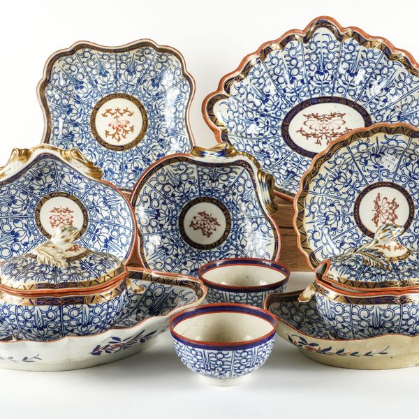 A WORCESTER `ROYAL LILY'  PATTERN PART SERVICE