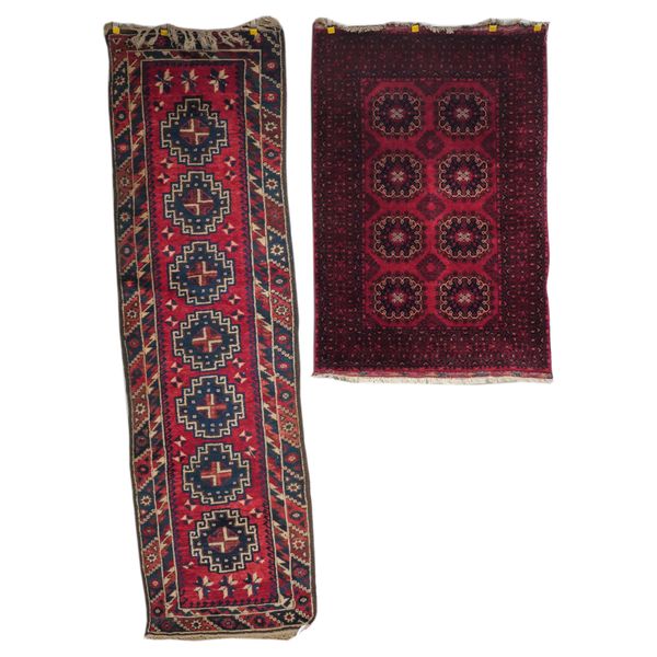 A GROUP OF ASSORTED RUGS (5)