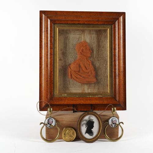 NELSON MEMORIBILIA: A PAIR OF ADMIRAL LORD NELSON PAINTED ENAMEL AND BRASS MOUNTED RING PULLS (5)