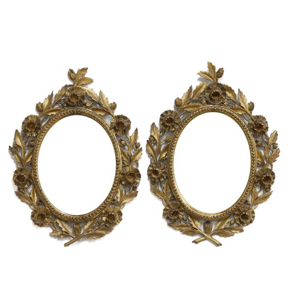 A PAIR OF 19TH CENTURY GILT FRAMED OVAL MIRRORS (2)