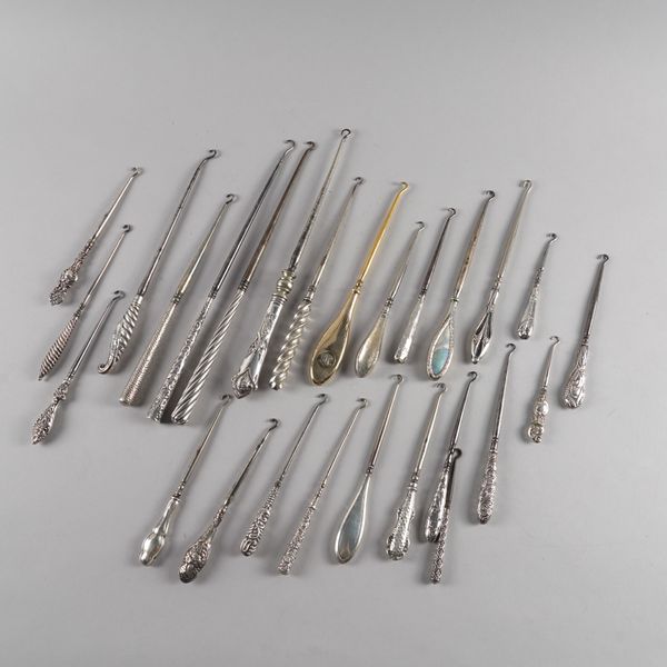 A COLLECTION OF SILVER HANDLED BUTTON HOOKS (26)