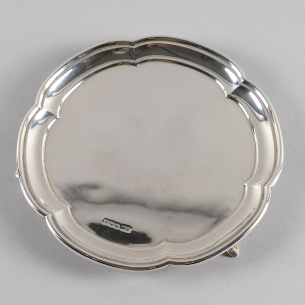 A SILVER SHAPED CIRCULAR SALVER