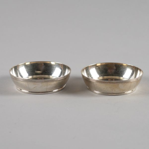 A PAIR OF TIFFANY AND CO STERLING DISHES (2)