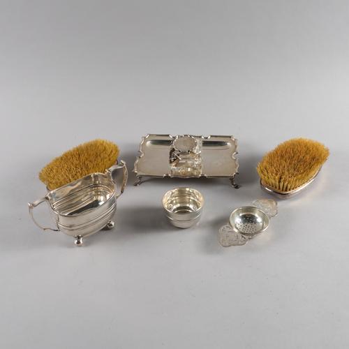 A SILVER INKSTAND AND SIX FURTHER ITEMS (7)