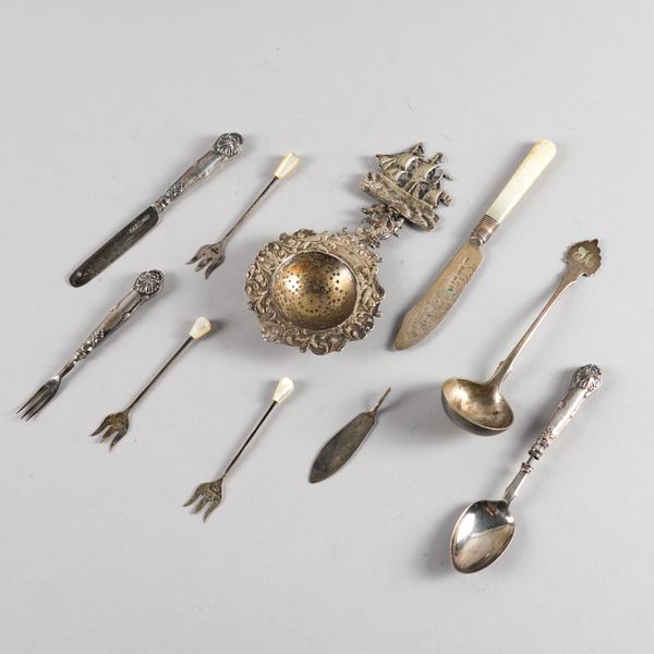 A GROUP OF SILVER, FOREIGN AND PLATED WARES (10)