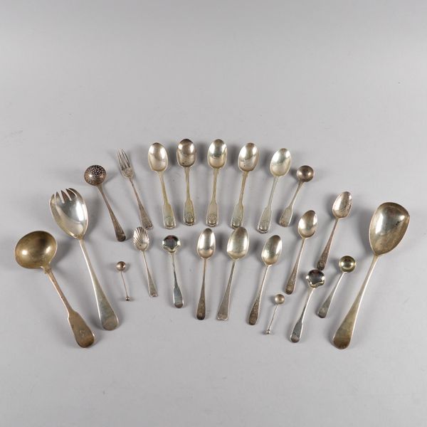 A GROUP OF SILVER TABLE FLATWARE (22)