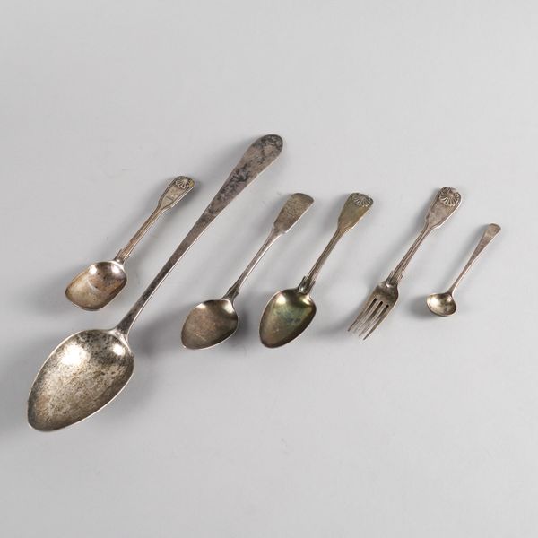 SIX ITEMS OF SILVER FLATWARE  (6)