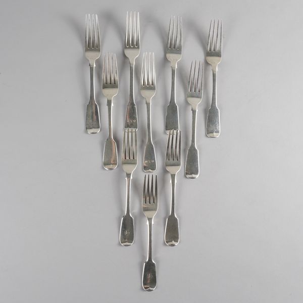 TEN SILVER FIDDLE PATTERN TABLE FORKS (10)