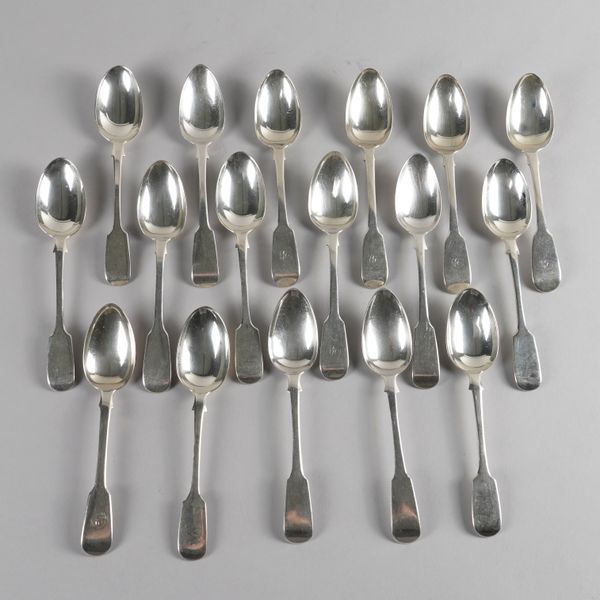 SEVENTEEN SILVER FIDDLE PATTERN DESSERT SPOONS (17)