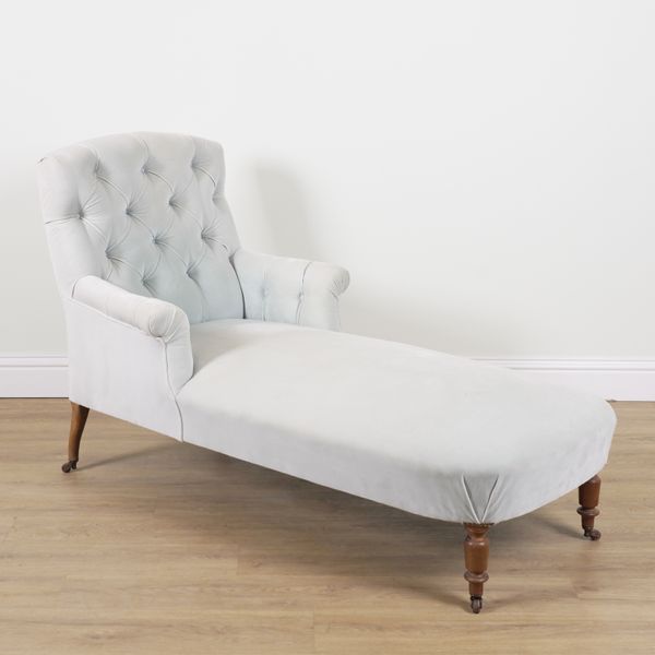 A LATE 19TH CENTURY FRENCH CHAIR BACK CHAISE LONGUE