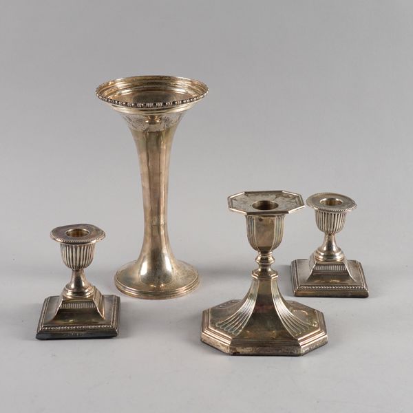 A GROUP OF SILVER AND SILVER MOUNTED WARES (4)