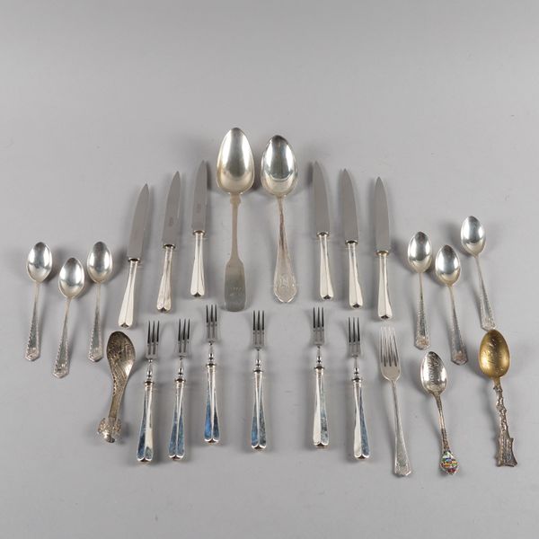 A GROUP OF SILVER AND FOREIGN FLATWARE (24)