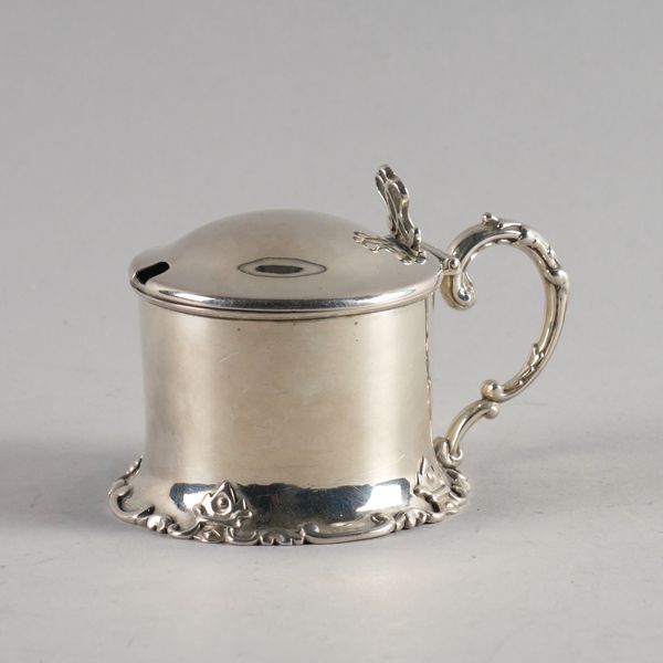 A VICTORIAN SILVER MUSTARD POT